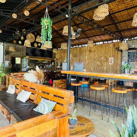 Maayong Hostel (Adults Only) Моалбоал Екстериор снимка