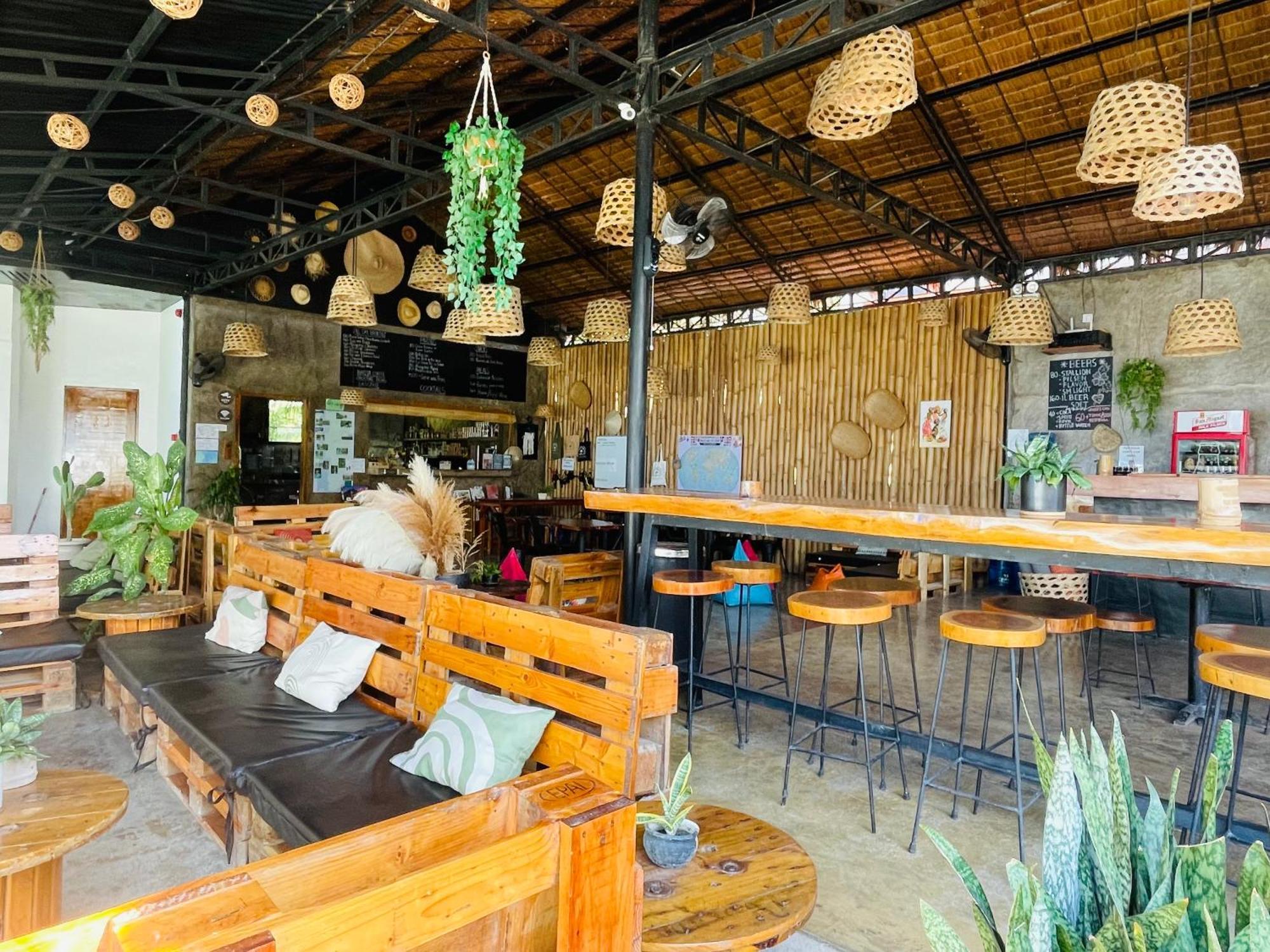 Maayong Hostel (Adults Only) Моалбоал Екстериор снимка