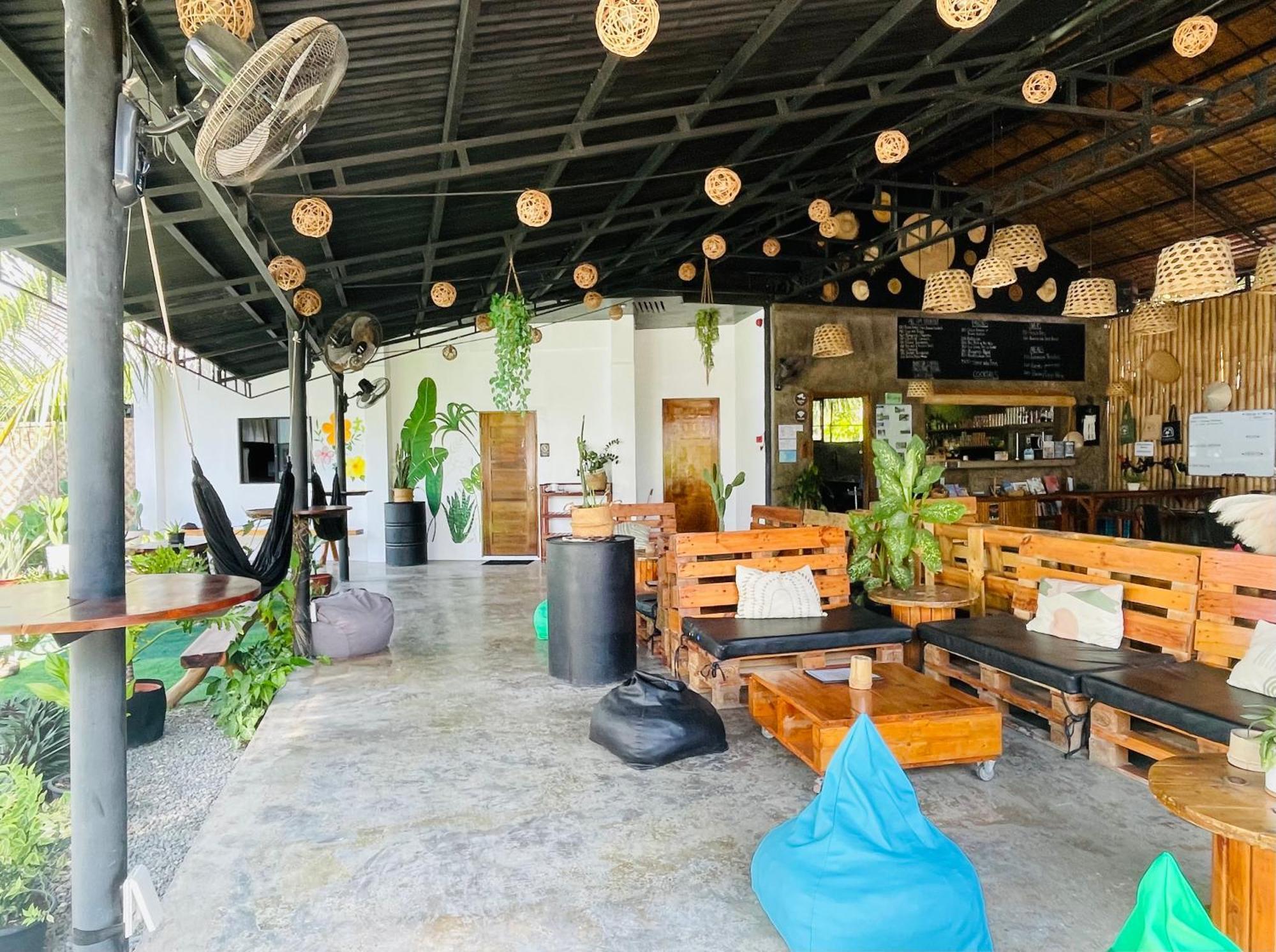 Maayong Hostel (Adults Only) Моалбоал Екстериор снимка