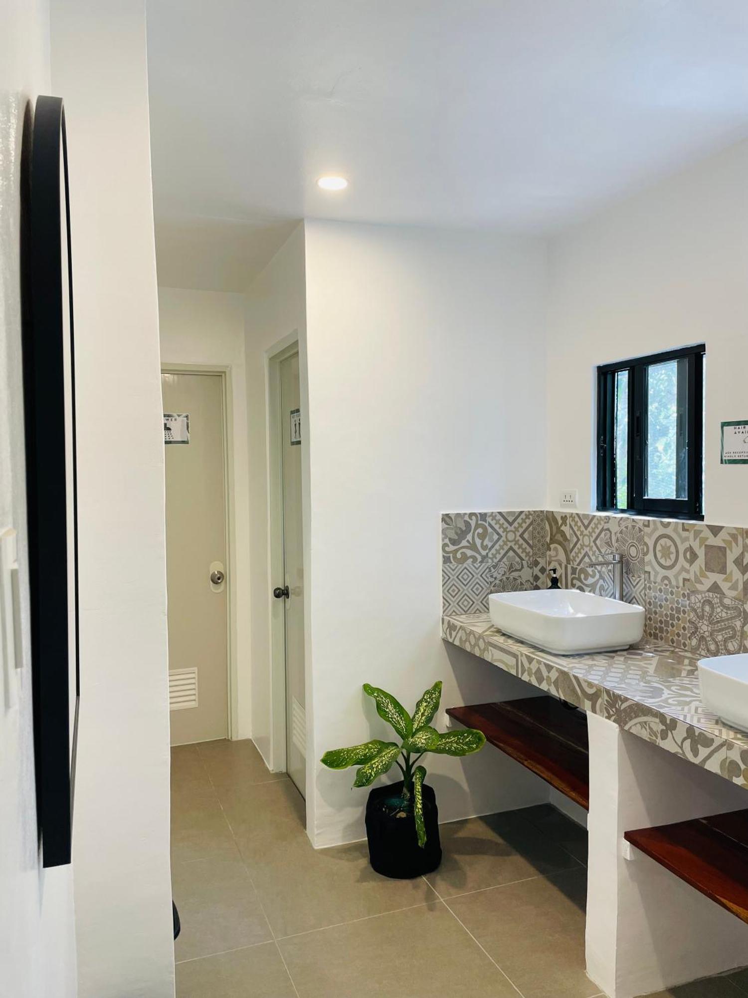 Maayong Hostel (Adults Only) Моалбоал Екстериор снимка
