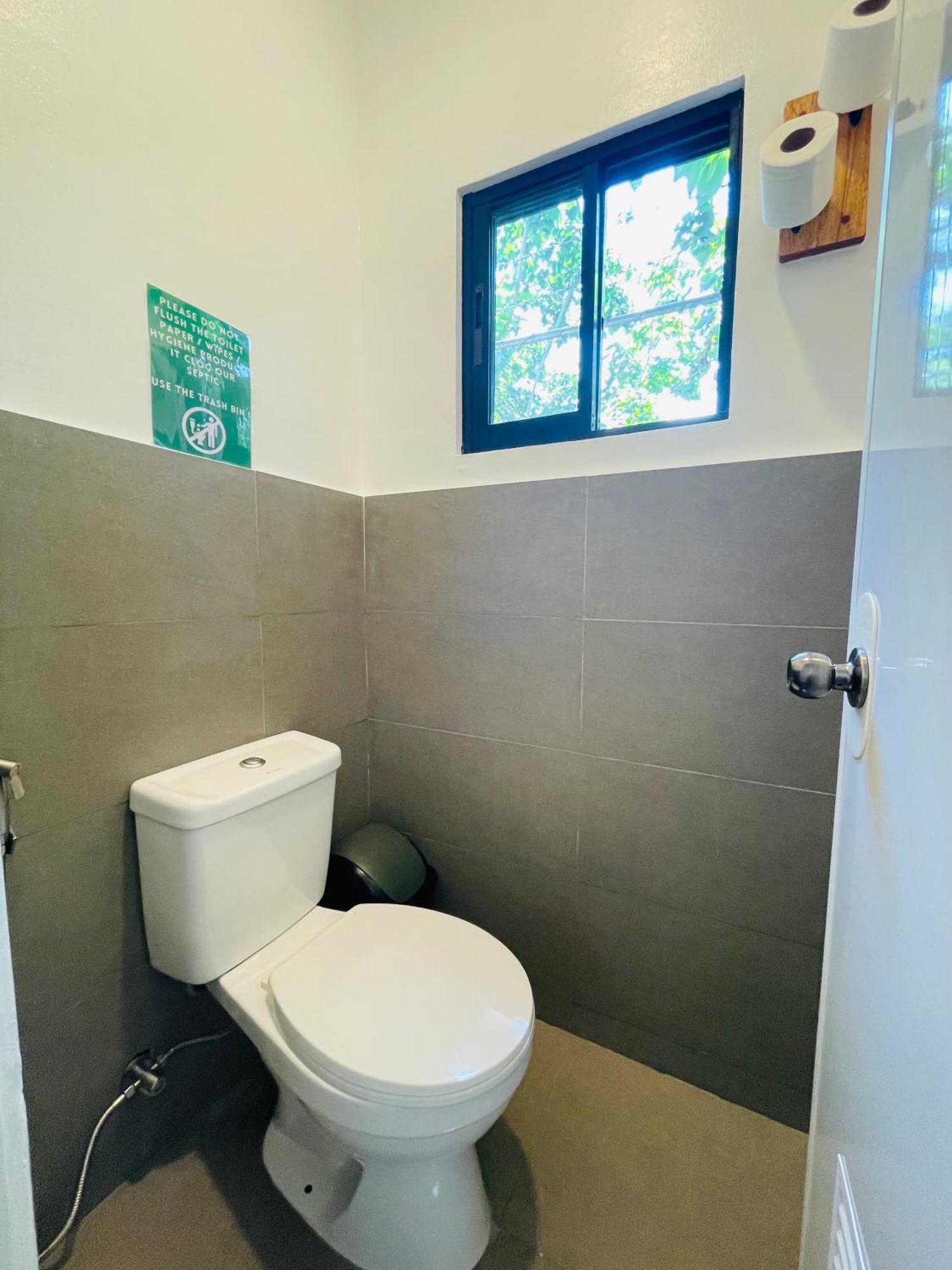 Maayong Hostel (Adults Only) Моалбоал Екстериор снимка