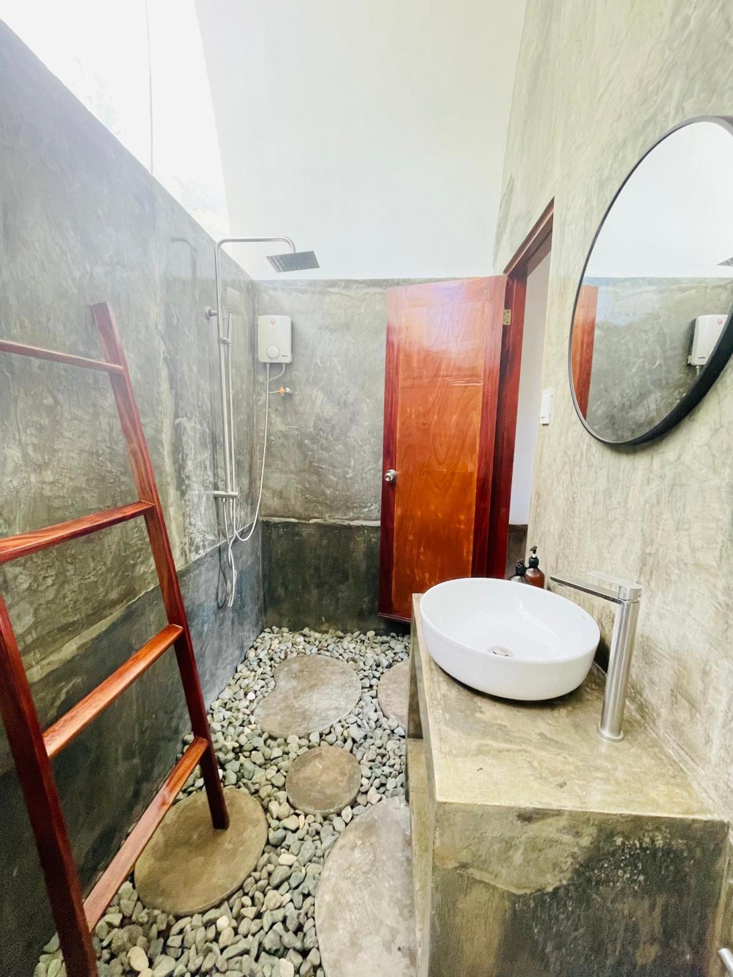 Maayong Hostel (Adults Only) Моалбоал Екстериор снимка